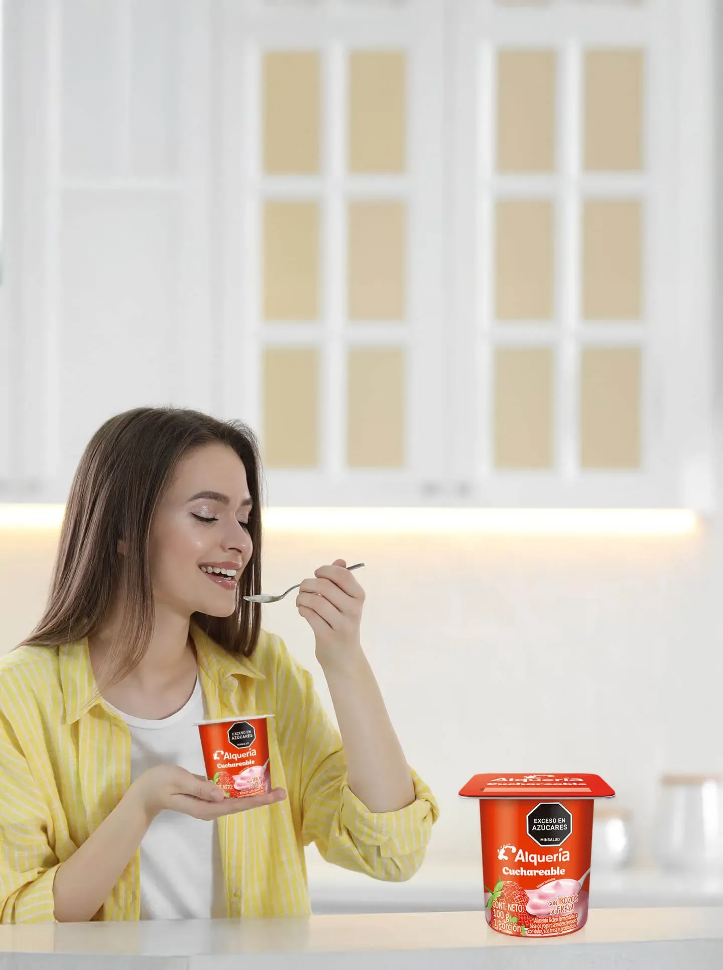 Alimento lácteo cuchareable a base de yogurt de fresa Banner