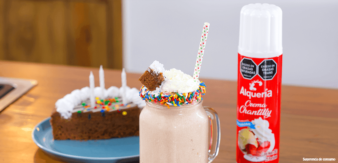 Qué es la crema chantilly: el toque mágico para tus postres