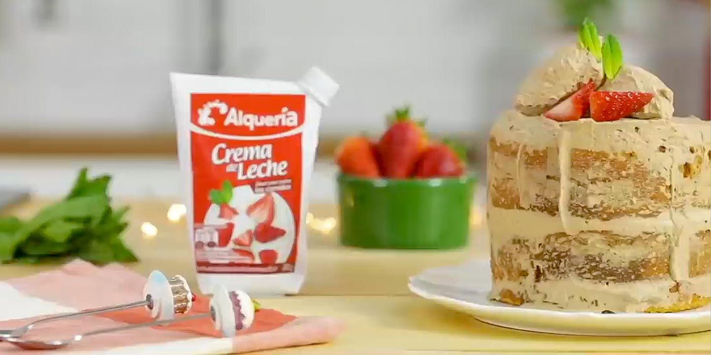 Torta de vainilla y crema de chocolate