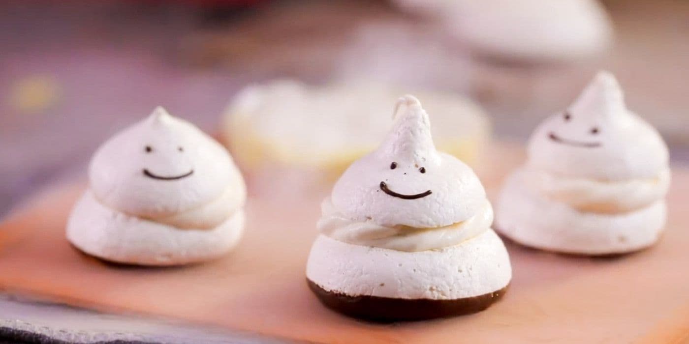 Postre casero para halloween: fantasma relleno de crema