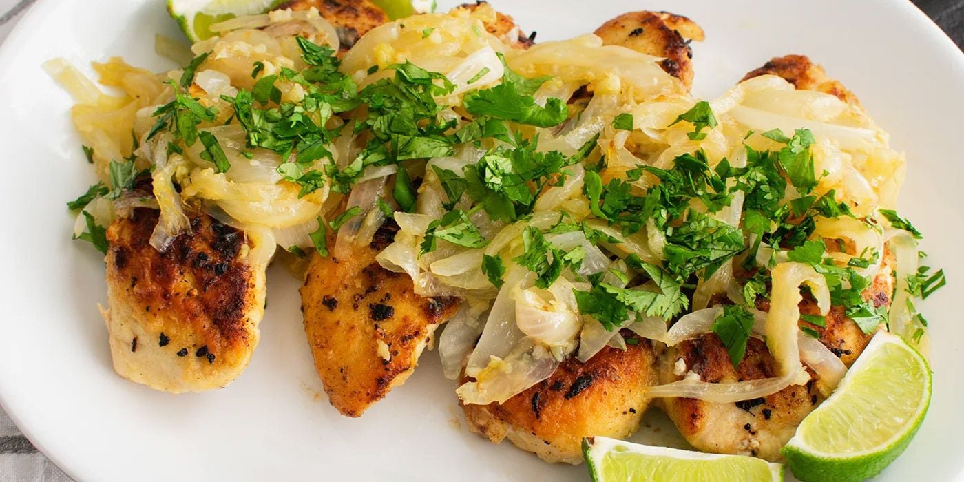 Encebollado de pollo y crema