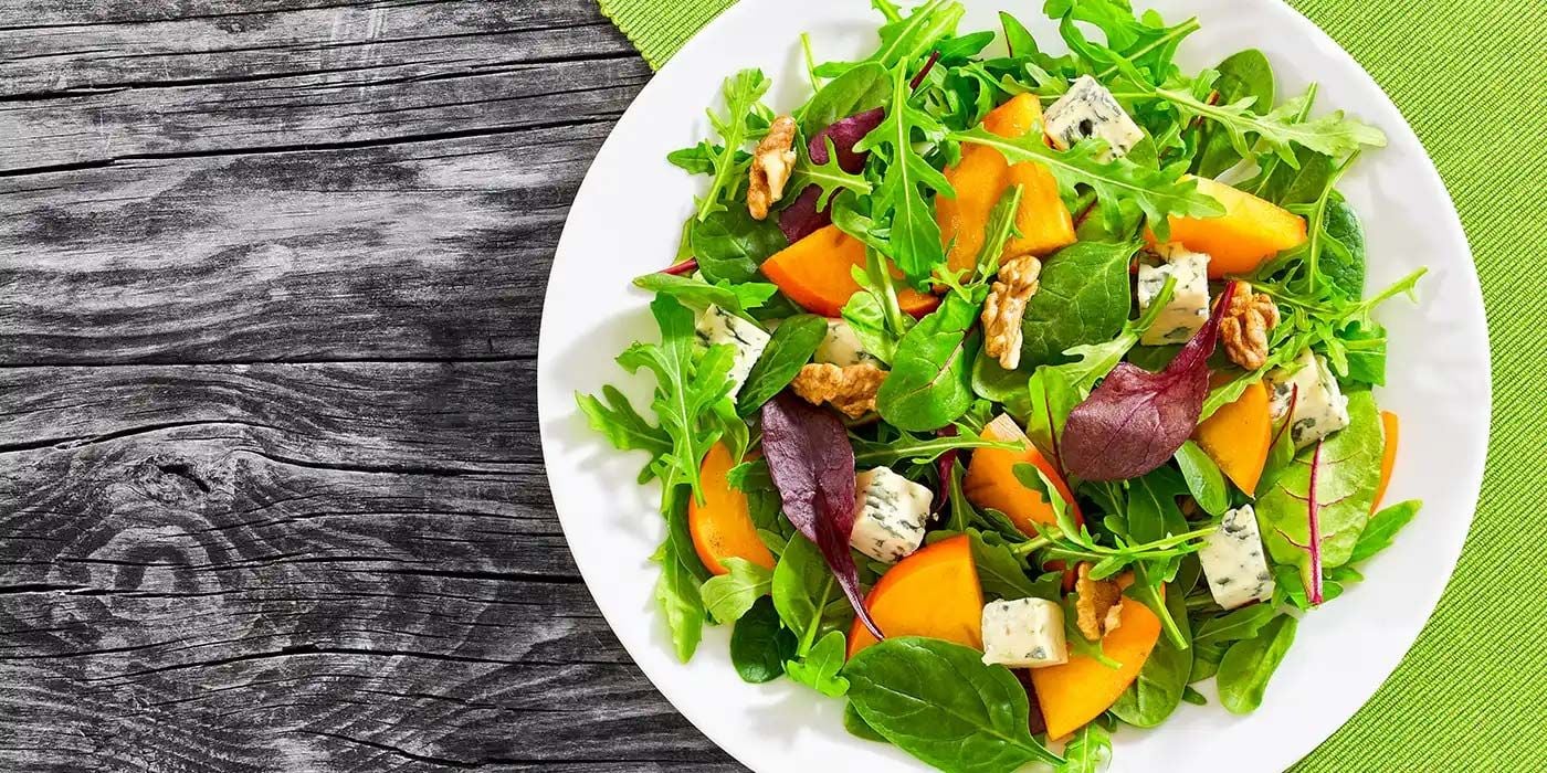 Ensalada con lechuga y fruta