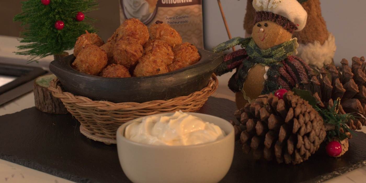Bolitas de enyucado con el propio suero y miel