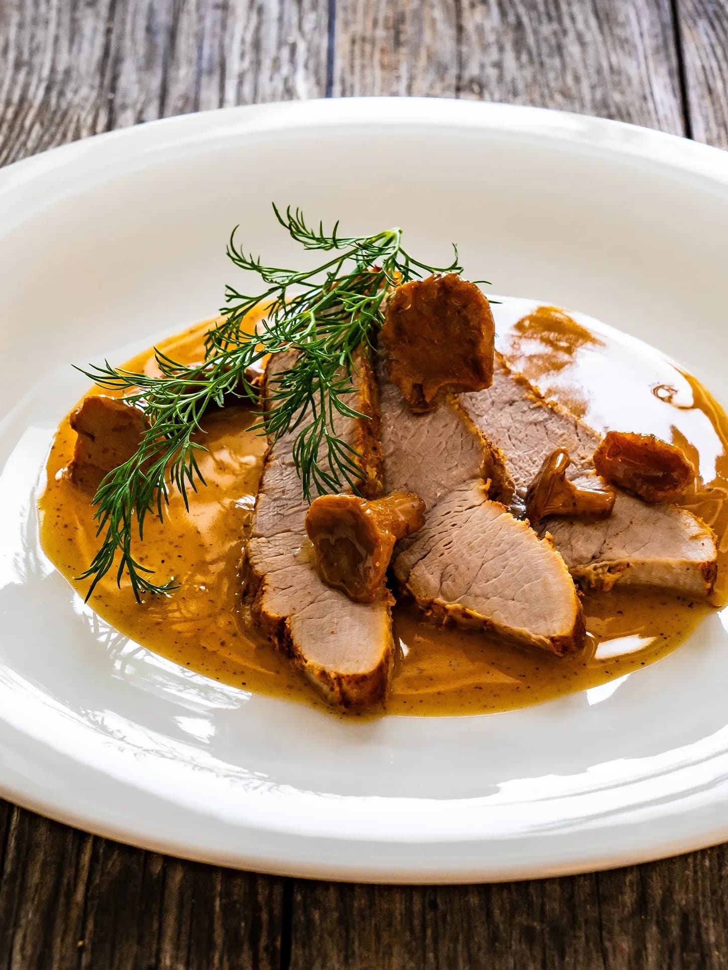 LOMO DE CERDO EN SALSA DE NARANJA