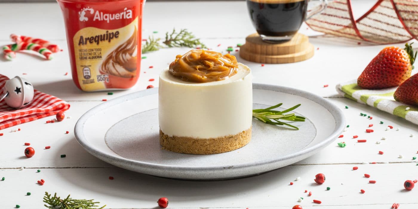 Pastelitos de Mousse de queso y Arequipe