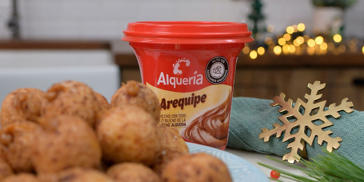 Buñuelos rellenos de arequipe