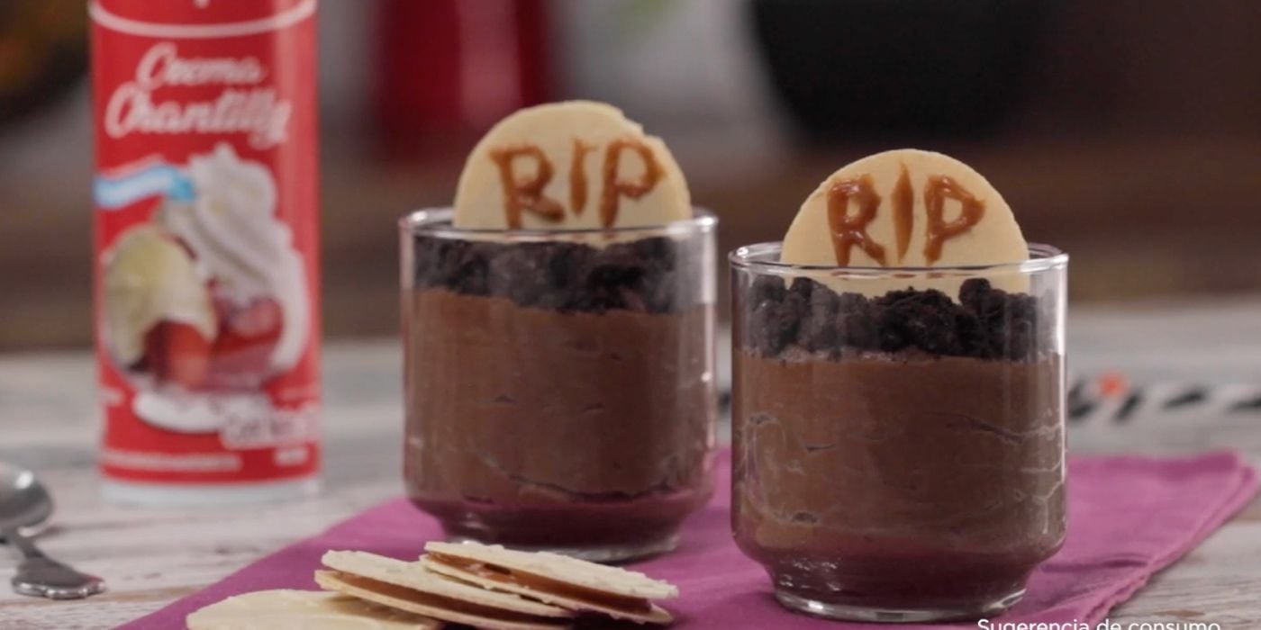 Copitas de crema de chocolate y obleas tenebrosas