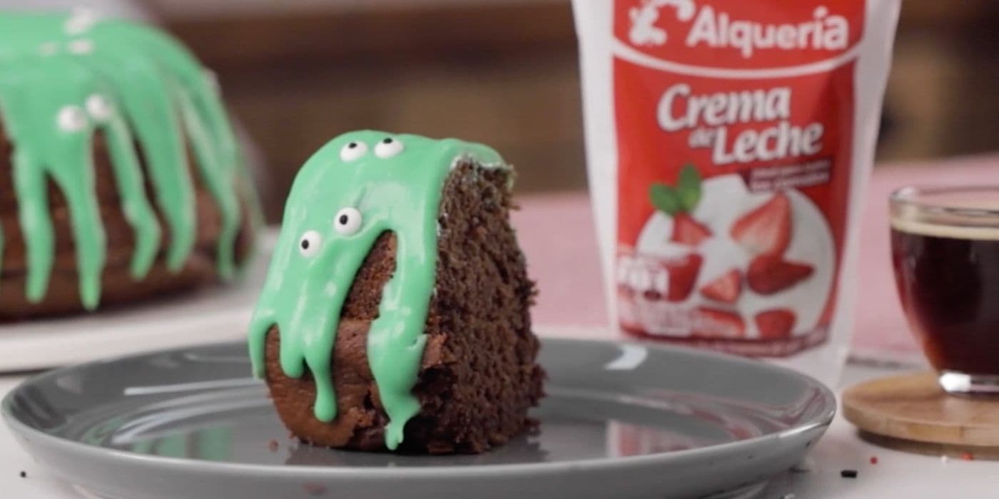 Torta con crema verde fantasmal