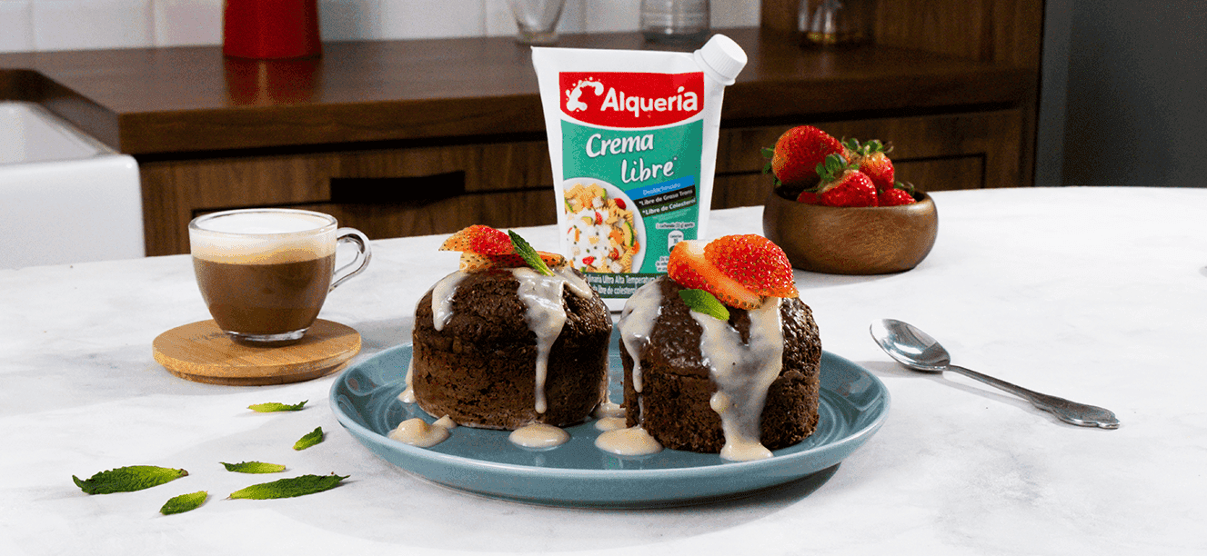 Torta en freidora de aire con crema de chocolate blanco