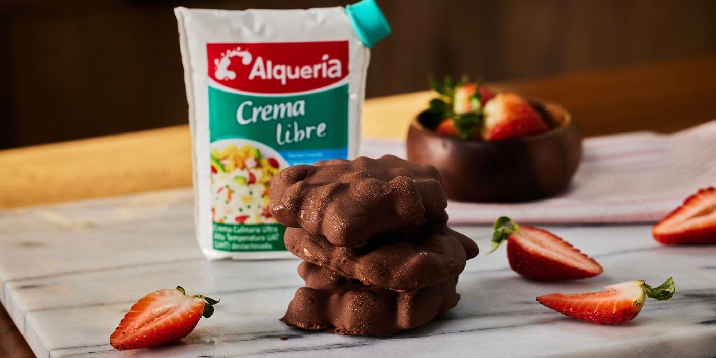 Bocados cremosos de fresa con Crema Libre Alquería
