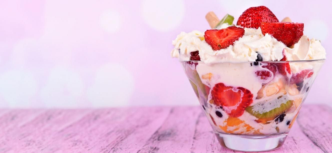 Canasta de frutas con crema de lulo