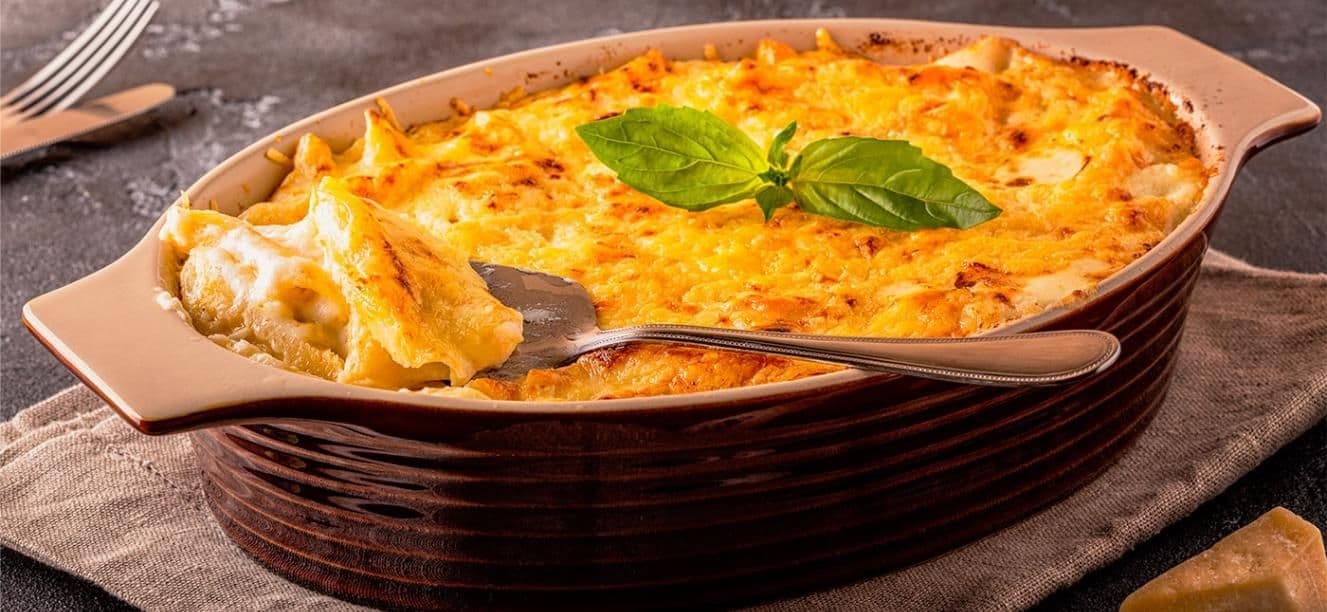 Cazuela de cebolla puerro con queso cheddar y mozzarella