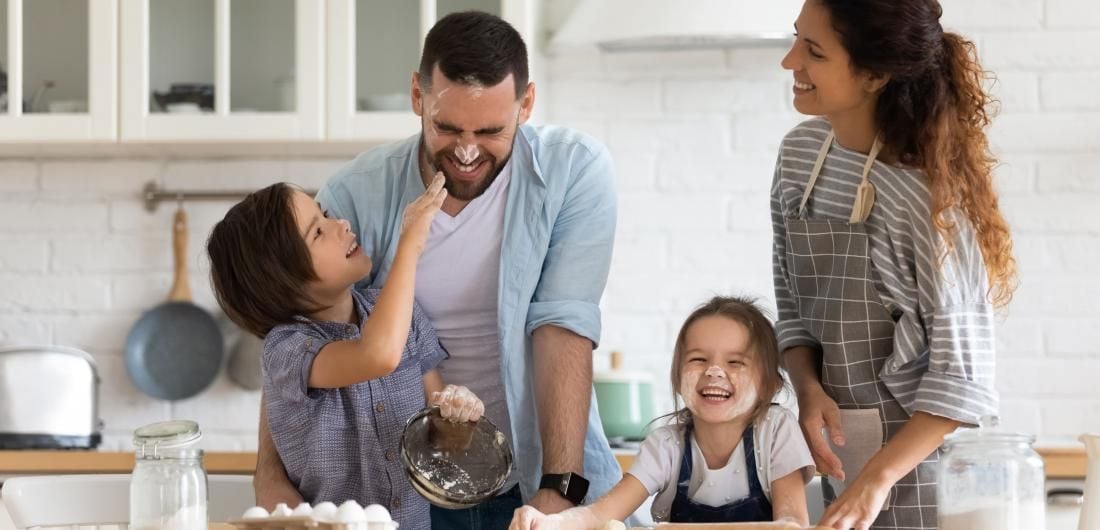 Cocinar en familia: recomendaciones para que sea una buena experiencia