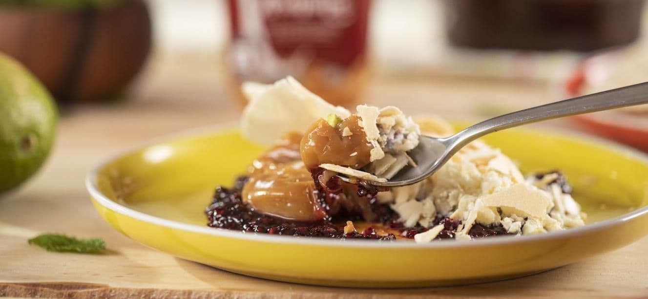 Dulce de moras con queso y arequipe