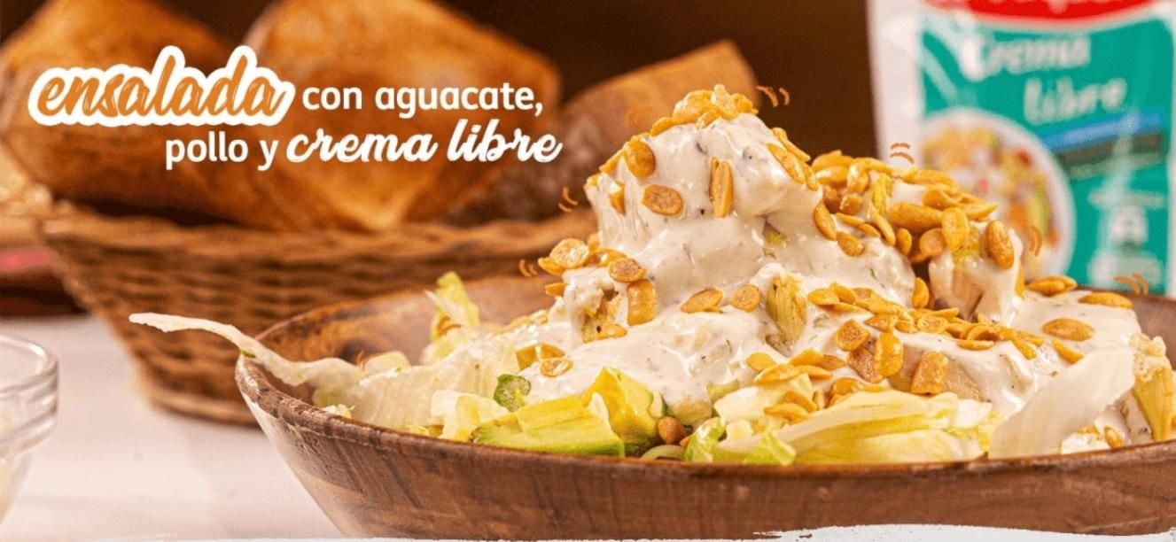 Ensalada con pollo aguacate y Crema Libre