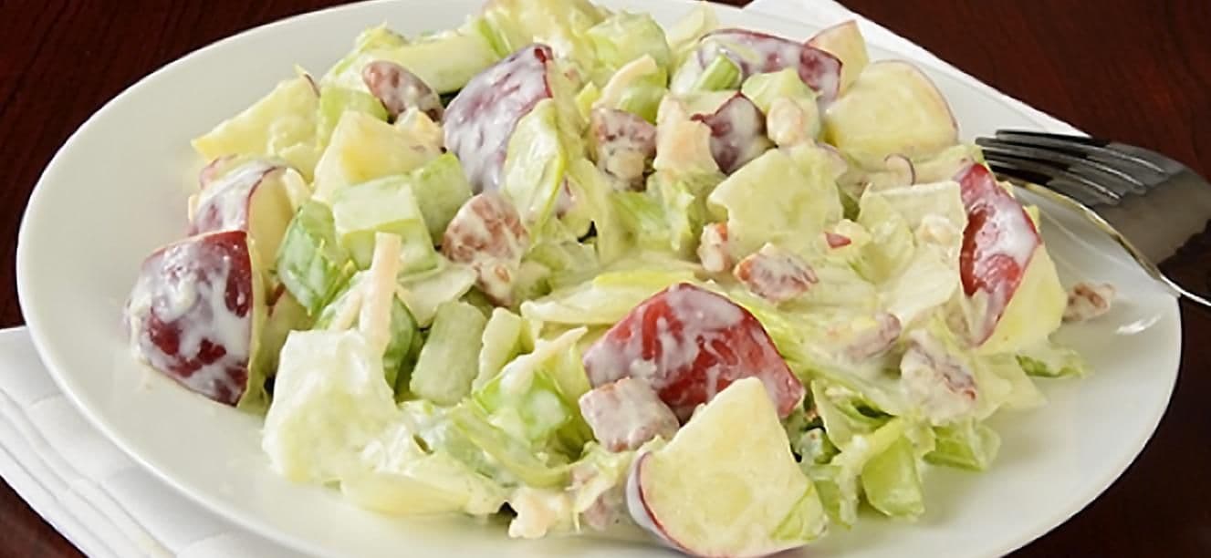Ensalada cremosa de manzana y nueces
