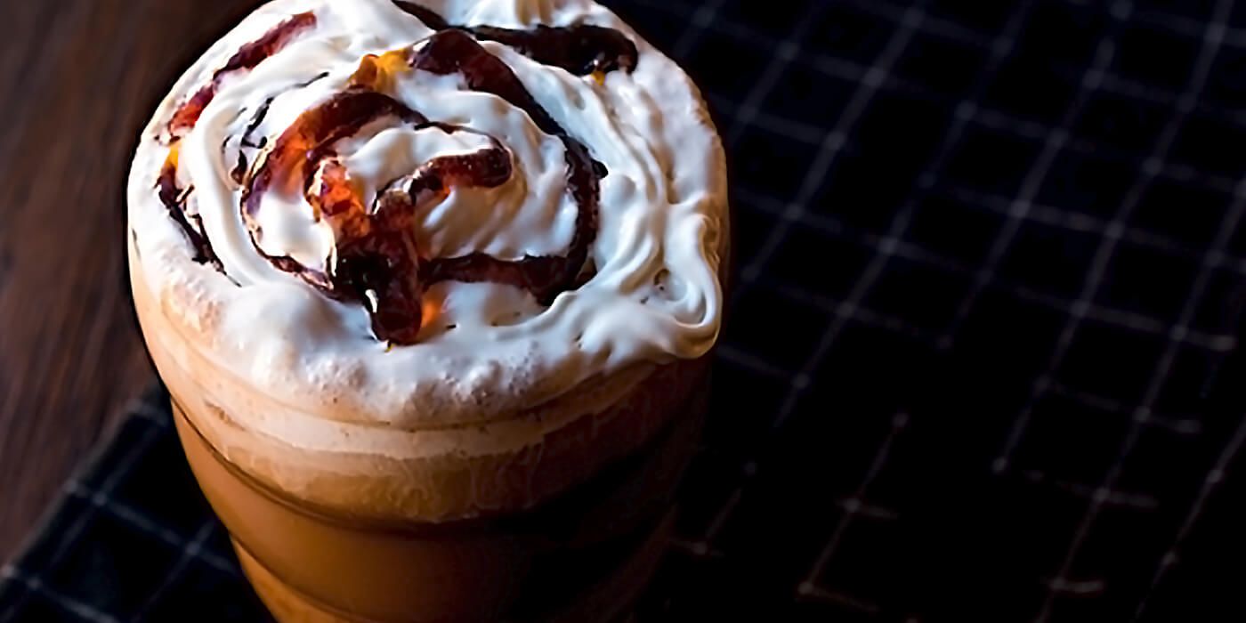 Malteada de chocolate y chantilly