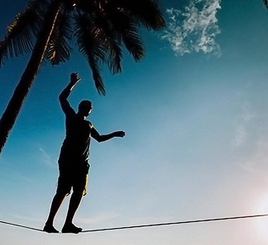 Hombre slackline