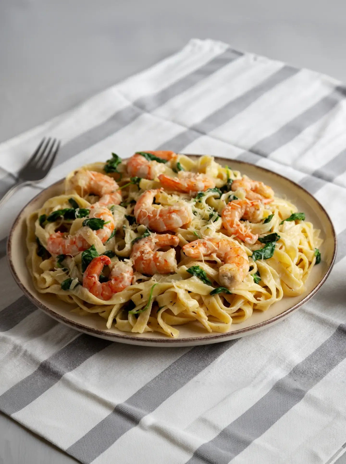 PASTA CREMOSA CON CALABACÍN Y CAMARONES