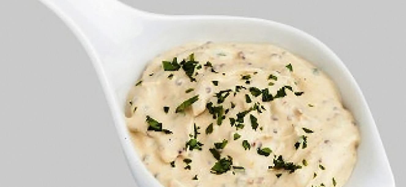 Pechuga asada con salsa de platano maduro