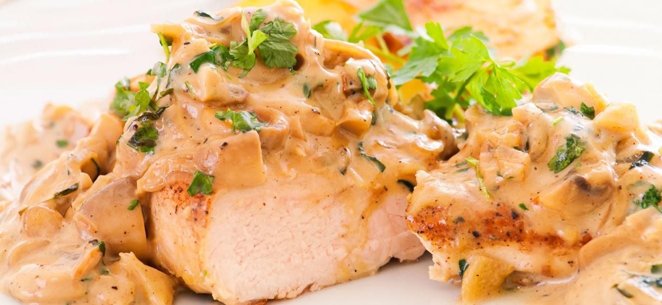 Pollo con salsa de champinones