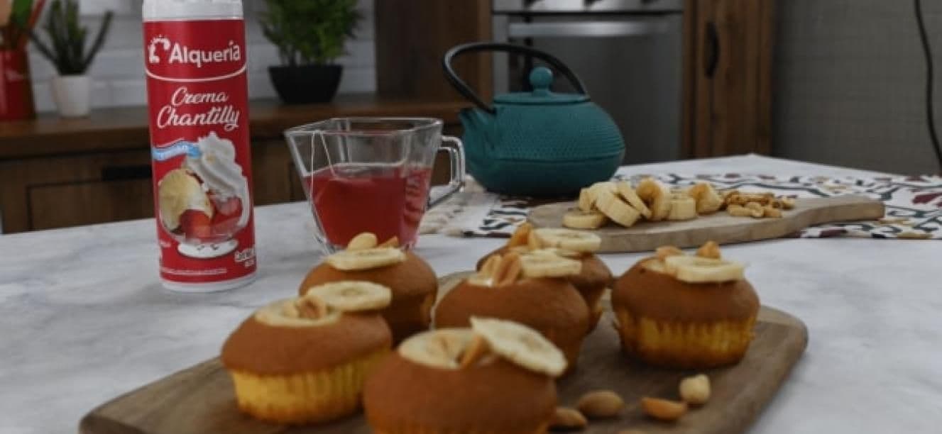 Ponquesitos rellenos con Crema Chantilly Alquería