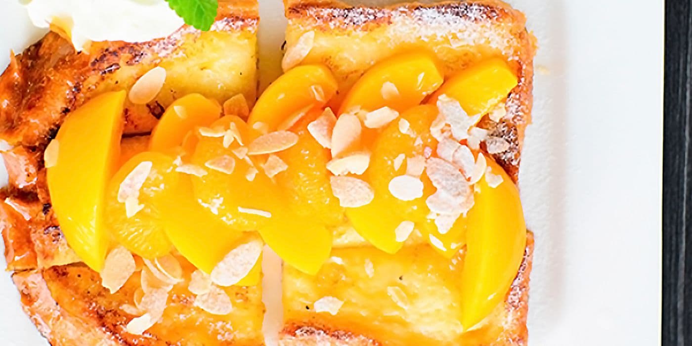 Postre frio de arequipe y duraznos