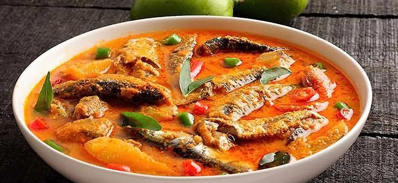 Bendita de pescado seco de viernes santo en salsa criolla
