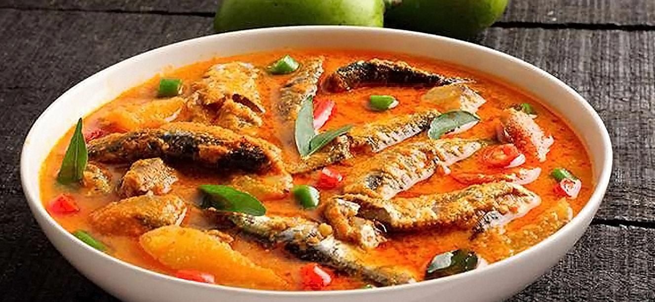 Bendita de pescado seco de viernes santo en salsa criolla