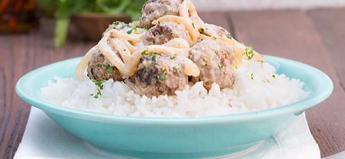 Albondigas encebolladas