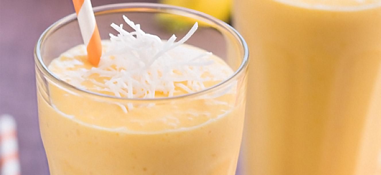 Bebida cremosa de mango y banano