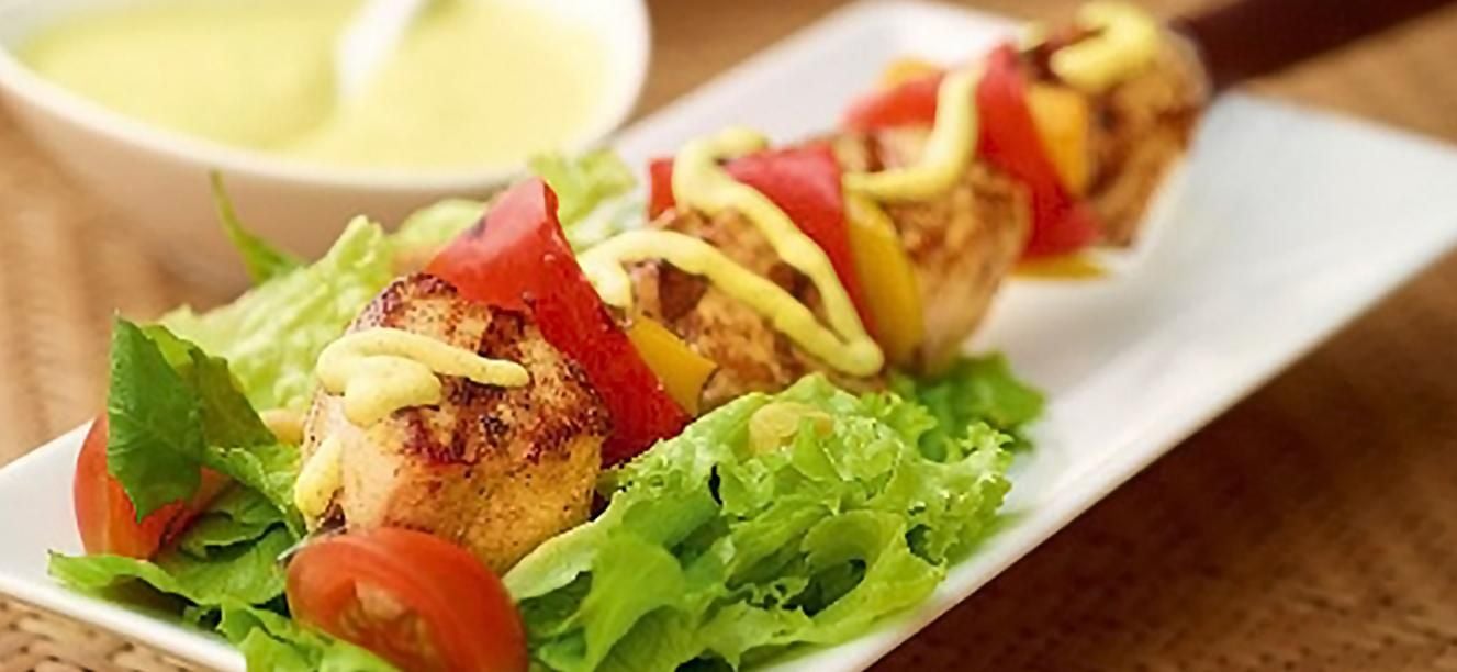 Brochetas de pollo al curry