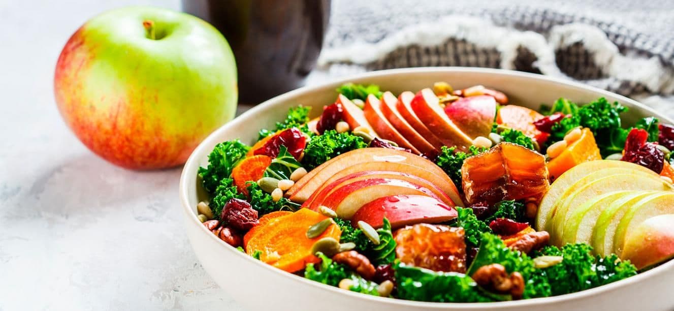 Ensalada con manzanas asadas