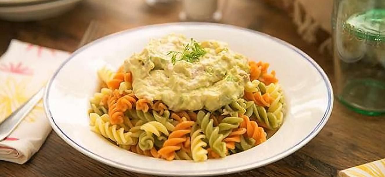 Pasta con atun y crema verde