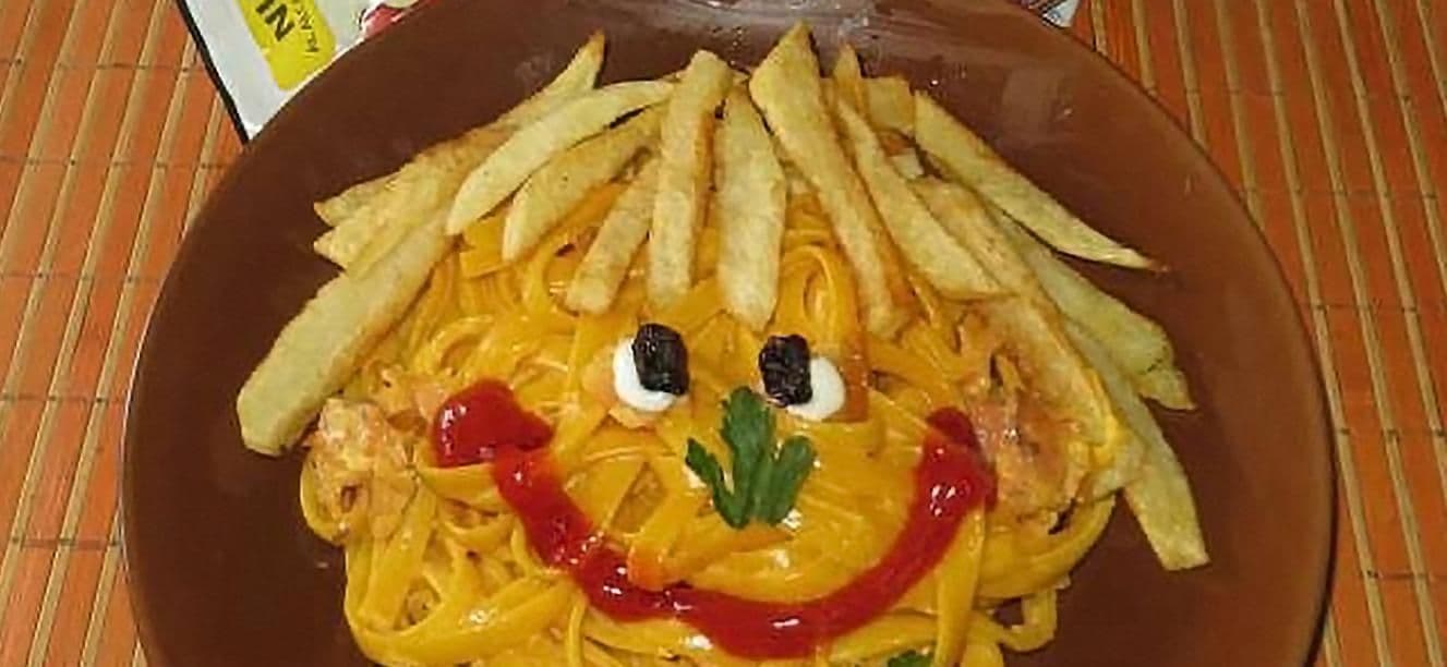 Tallarines a la crema con tocineta