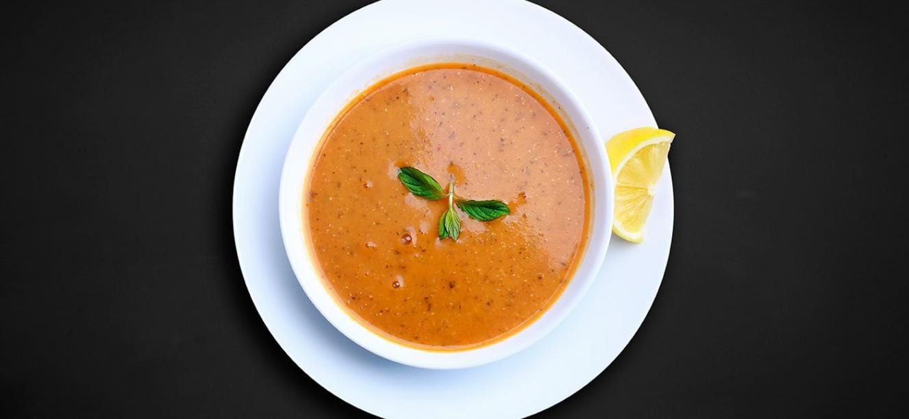 Sopa de platano, macarrón y arveja con Crema de Leche Alquería