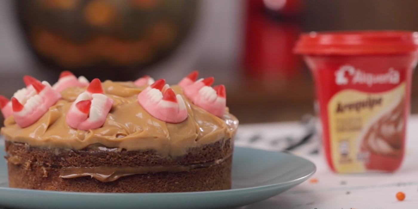 Receta Halloween: Torta de amapola y dientes de vampiro