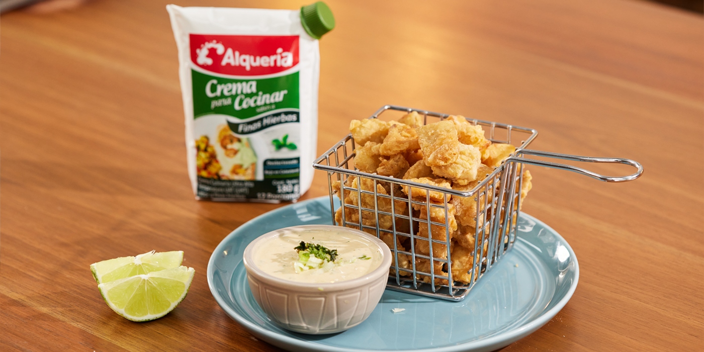 Chicharrones de pescado con ají cremoso de maracuyá | Alquería®