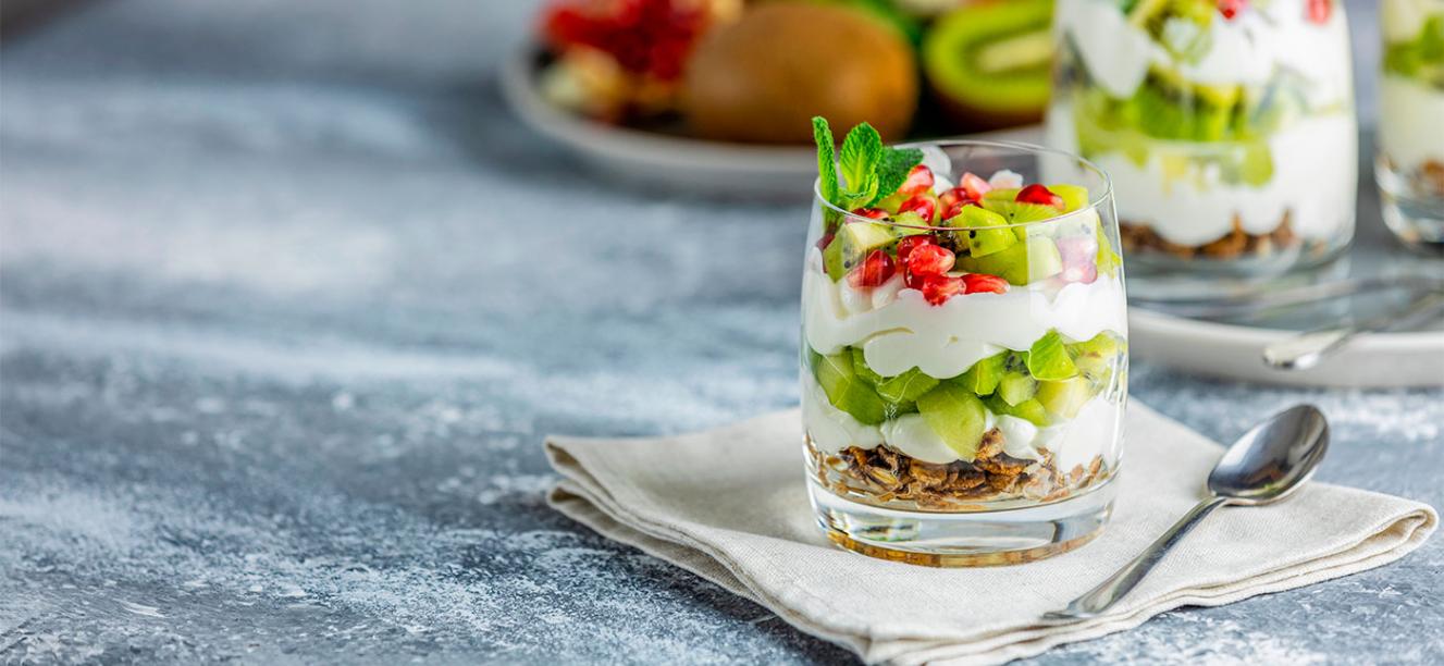 Deliciosa receta de parfait con muesli y crema de leche